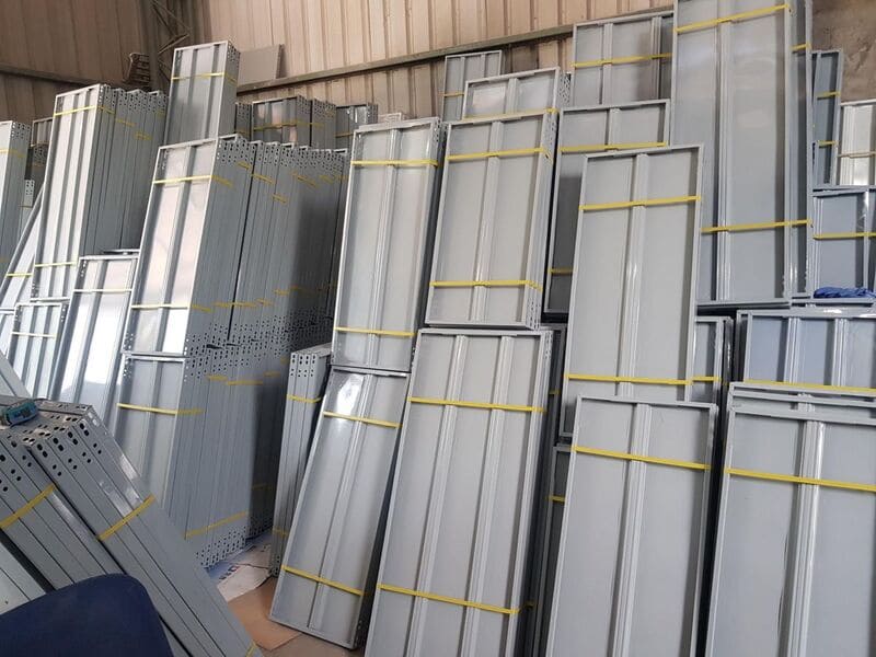 Mâm kệ sắt v lỗ