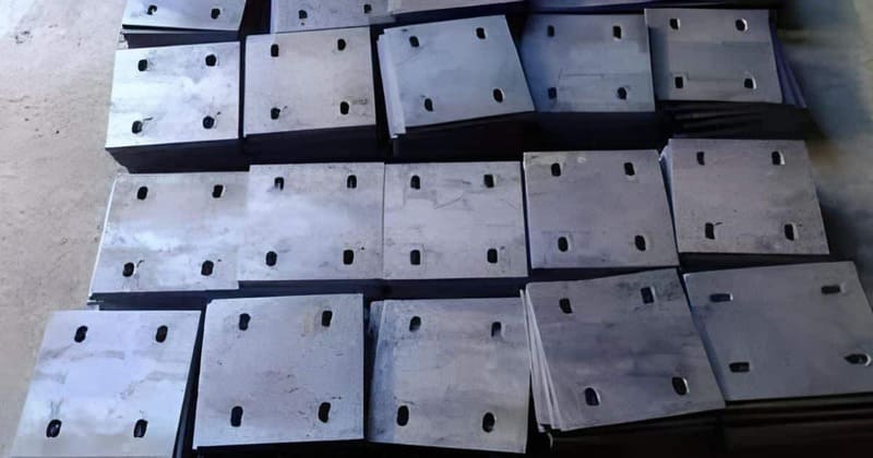 Bản mã thép là một tấm kim loại có hình dạng và kích thước đa dạng, được gia công từ thép tấm